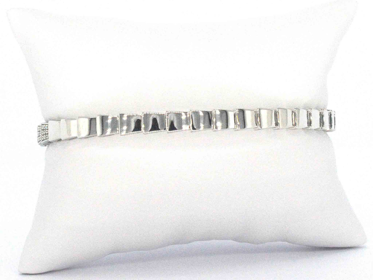 Witgouden armband van slangen model met natuurlijke diamanten
