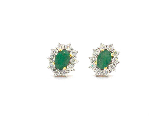 Gouden oorbellen met een groene ovale smaragd en natuurlijke diamanten