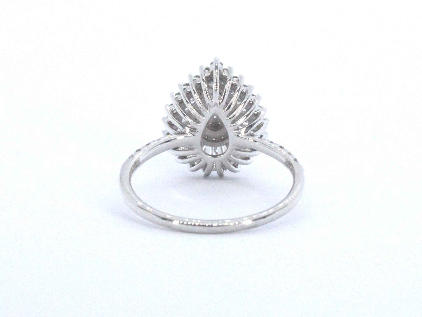 Witgouden entourage ring met natuurlijke diamanten