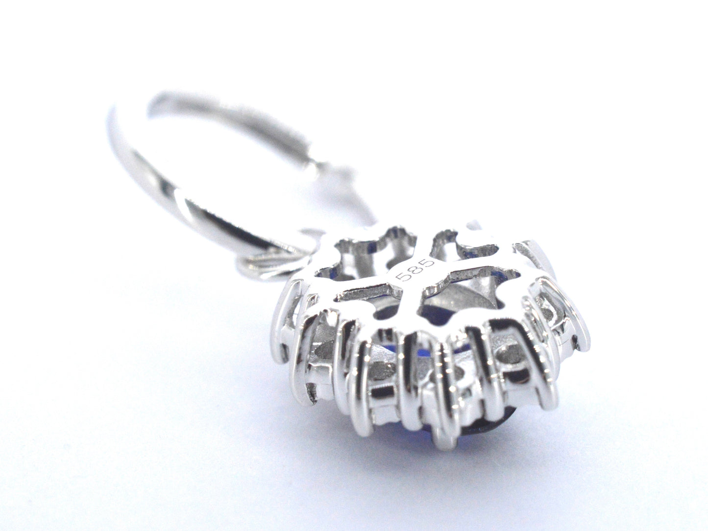 Witgouden oorhangers met natuurlijke diamanten en blauwe saffieren