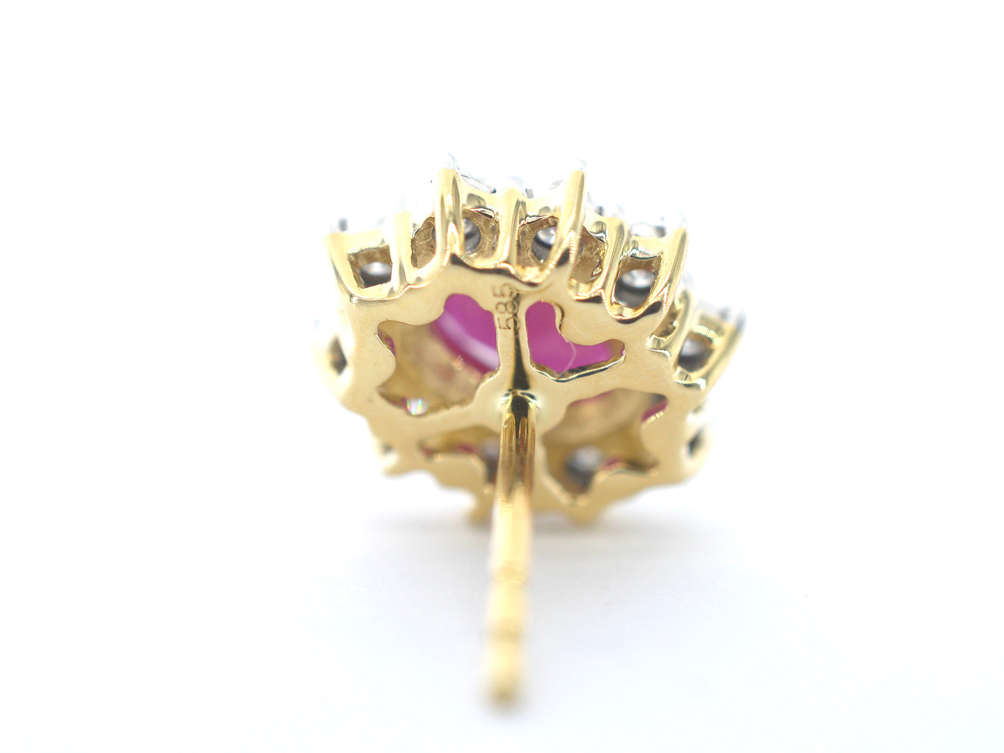 Gouden oorbellen met natuurlijke diamanten en robijn