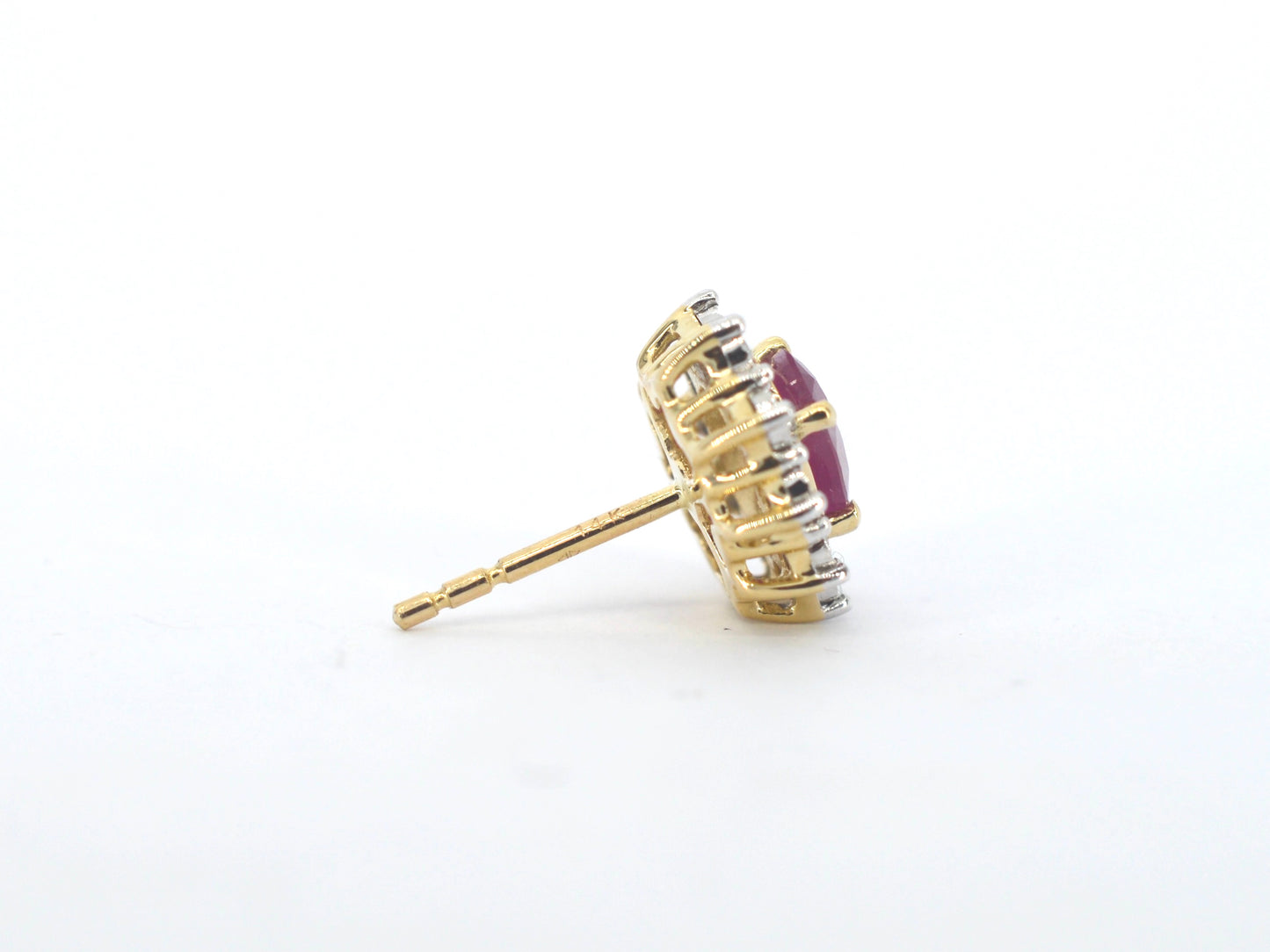 Gouden oorbellen met natuurlijke diamanten en robijn