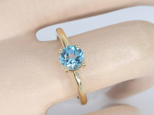 Gouden ring met topaas