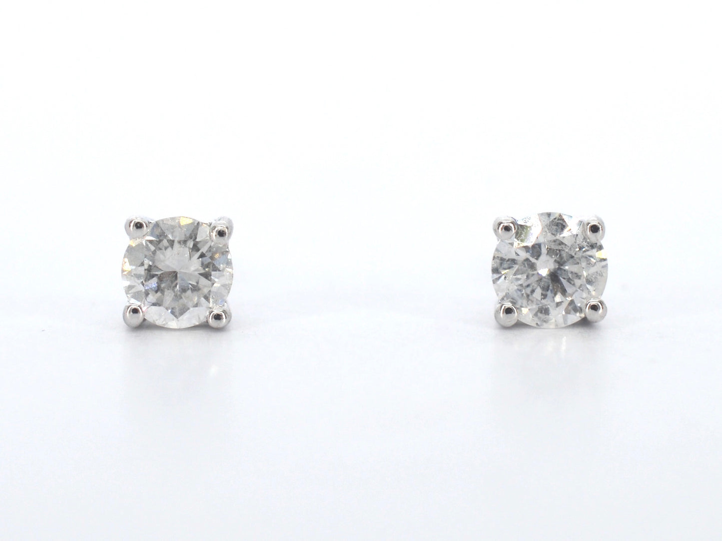 Witgouden oorbellen met diamant