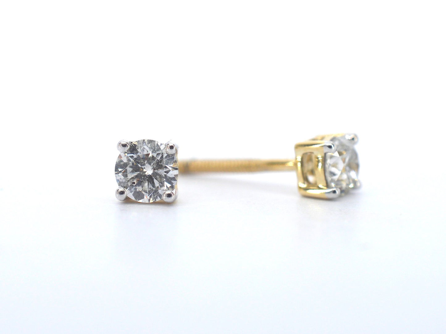 Gouden oorbellen met diamant