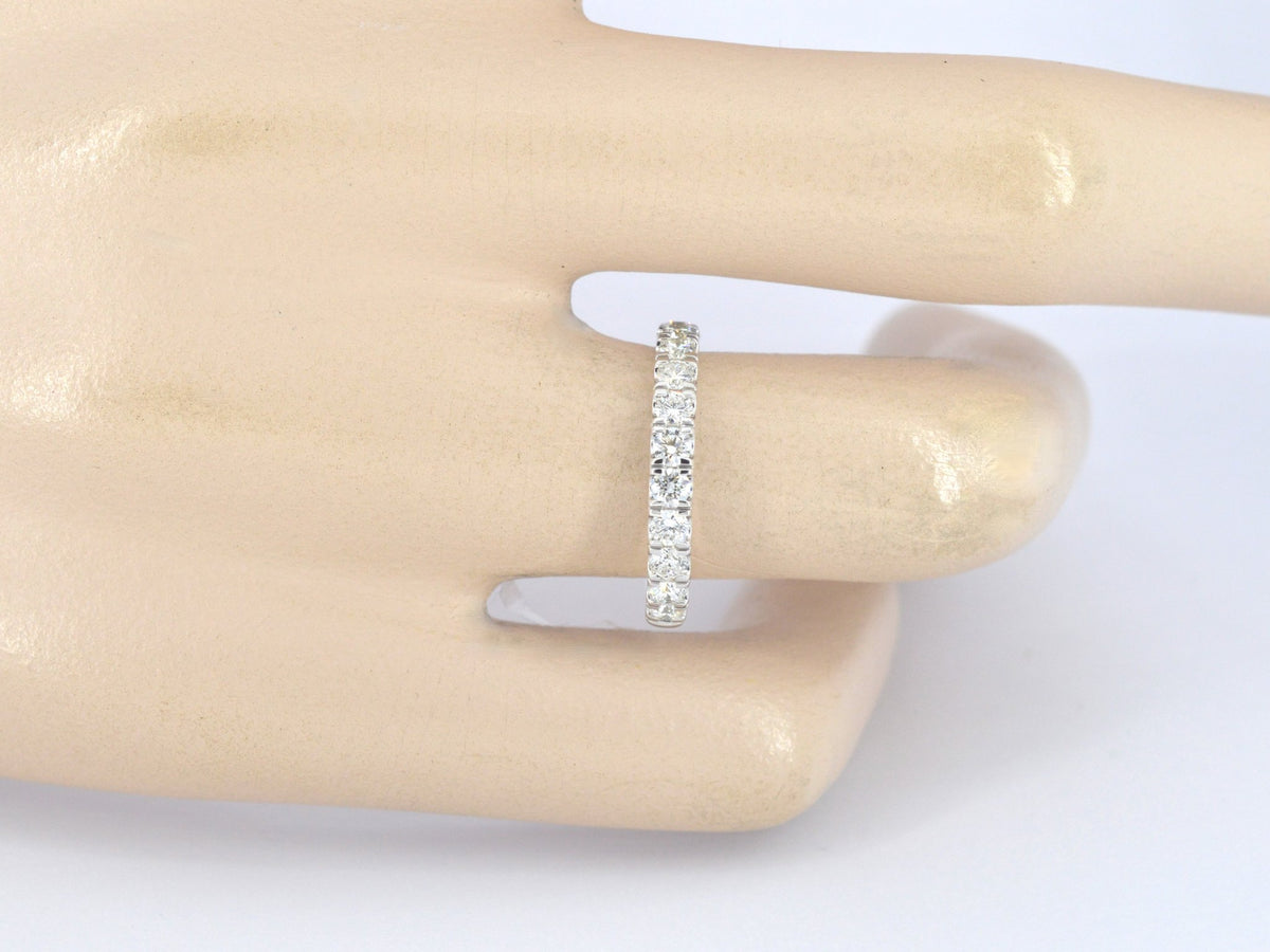 Witgouden rijring met natuurlijke diamanten
