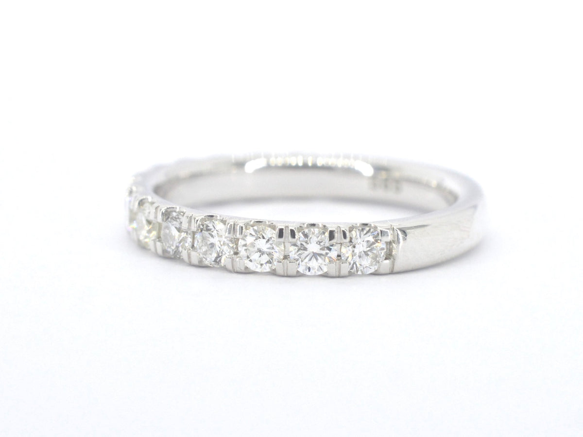 Witgouden rijring met natuurlijke diamanten