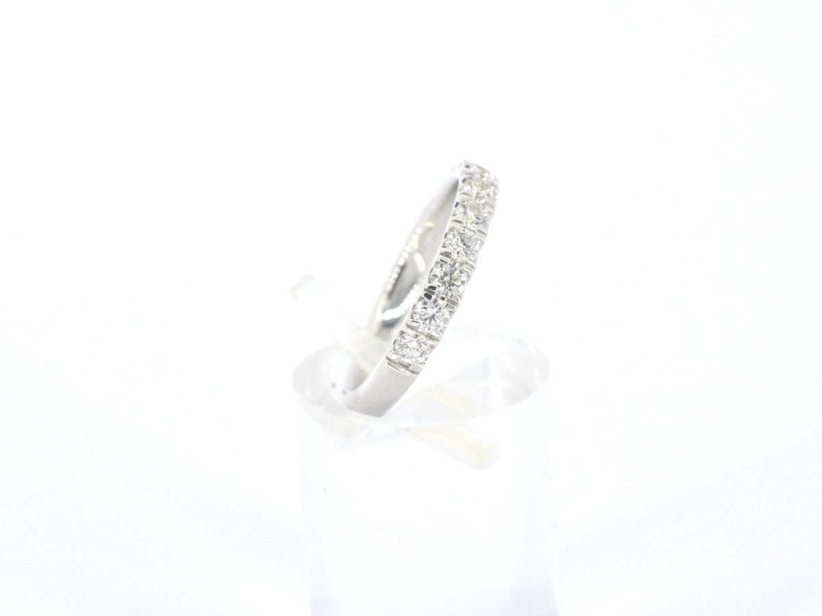 Witgouden rijring met natuurlijke diamanten