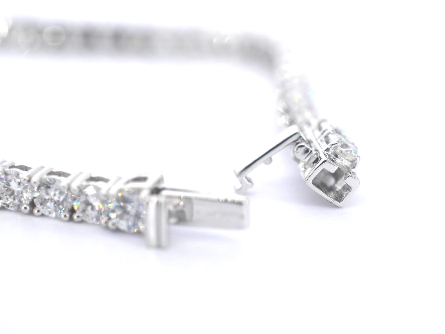 Witgouden tenniscollier met briljant geslepen diamanten van 16.00 carat