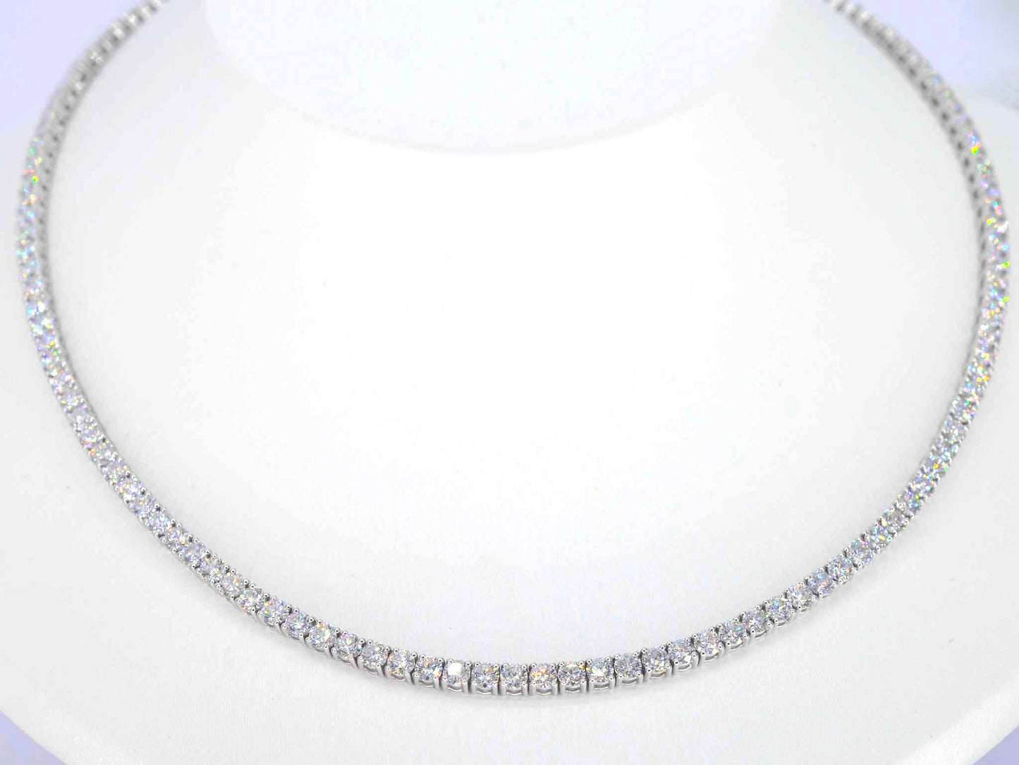 Witgouden tenniscollier met briljant geslepen diamanten van 16.00 carat