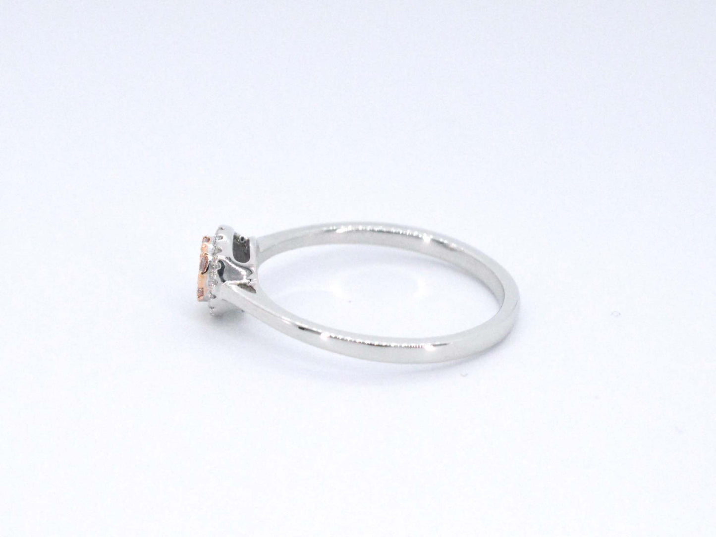Witgouden ring met natuurlijke roze en witte diamant