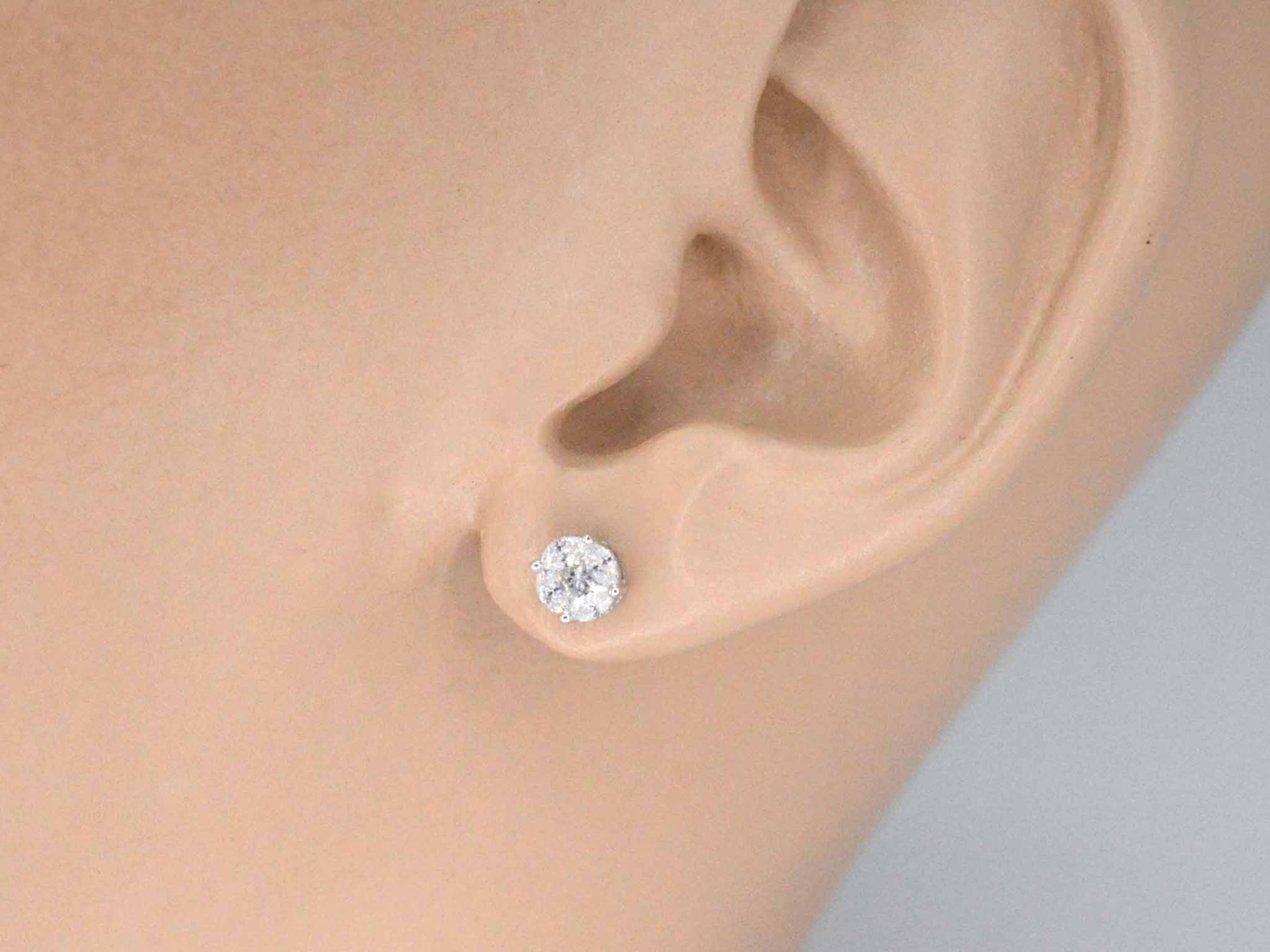 Witgouden oorbellen met diamant