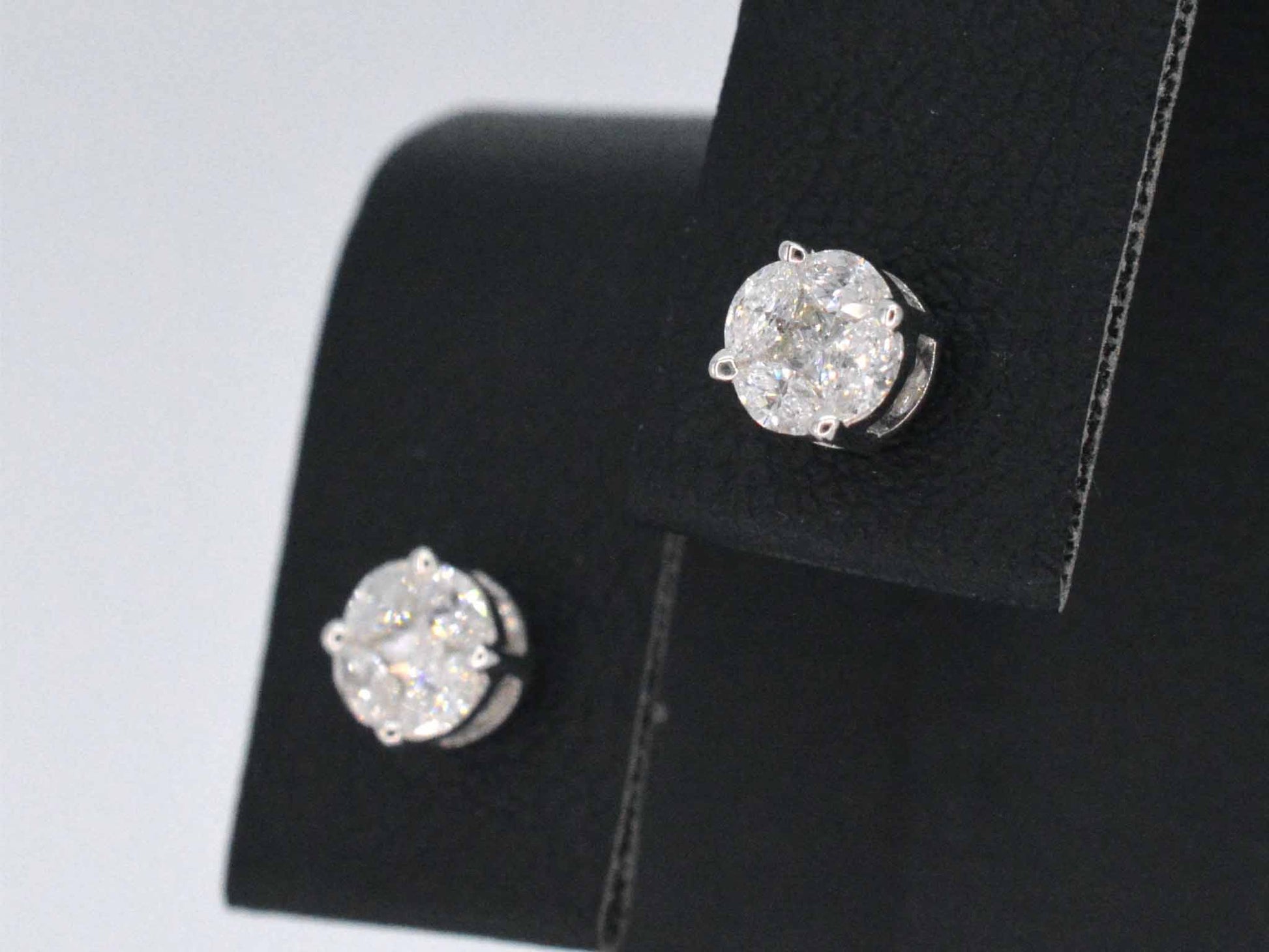 Witgouden oorbellen met diamant 2509-1