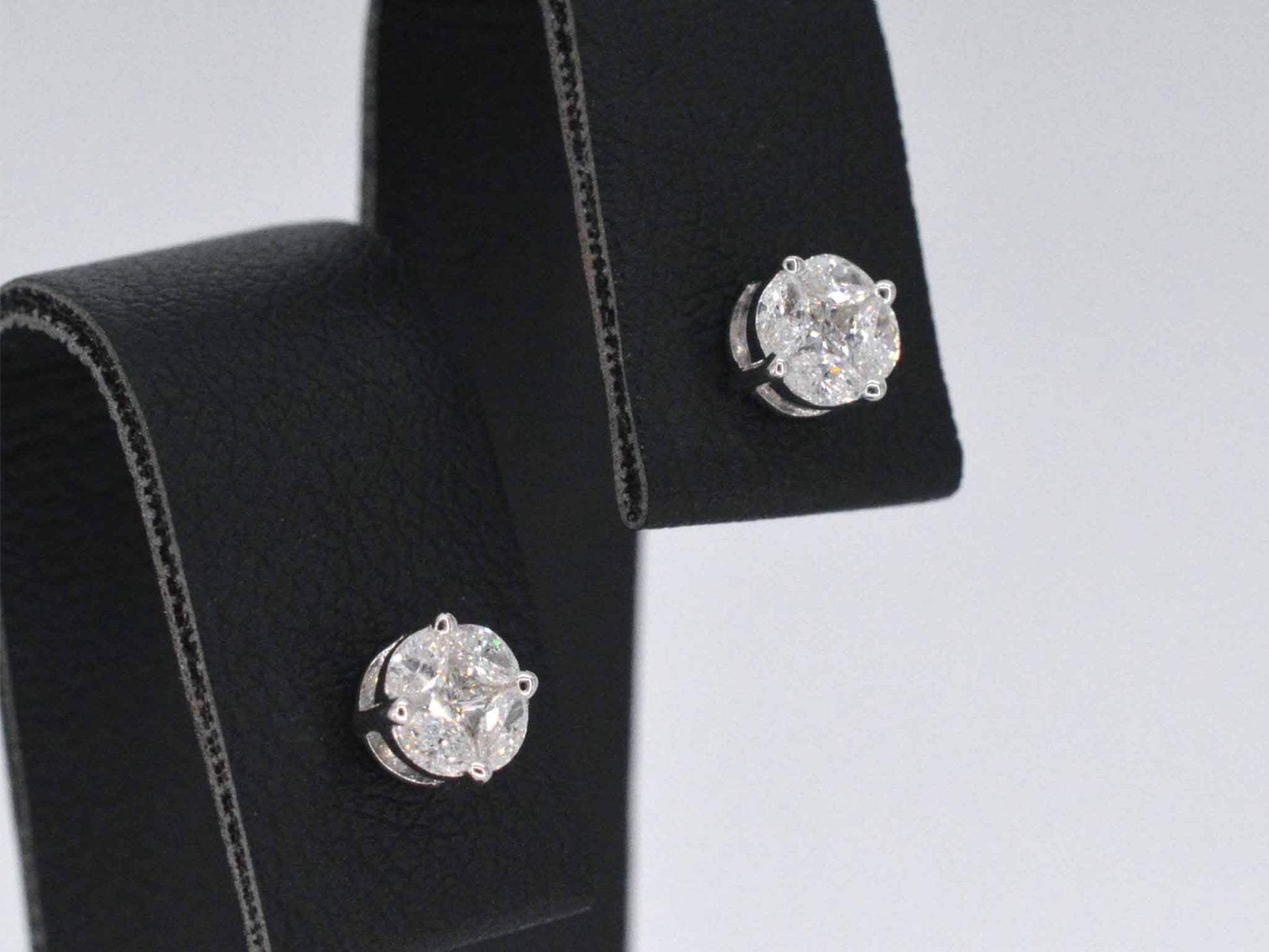 Witgouden oorbellen met diamant 2509-2