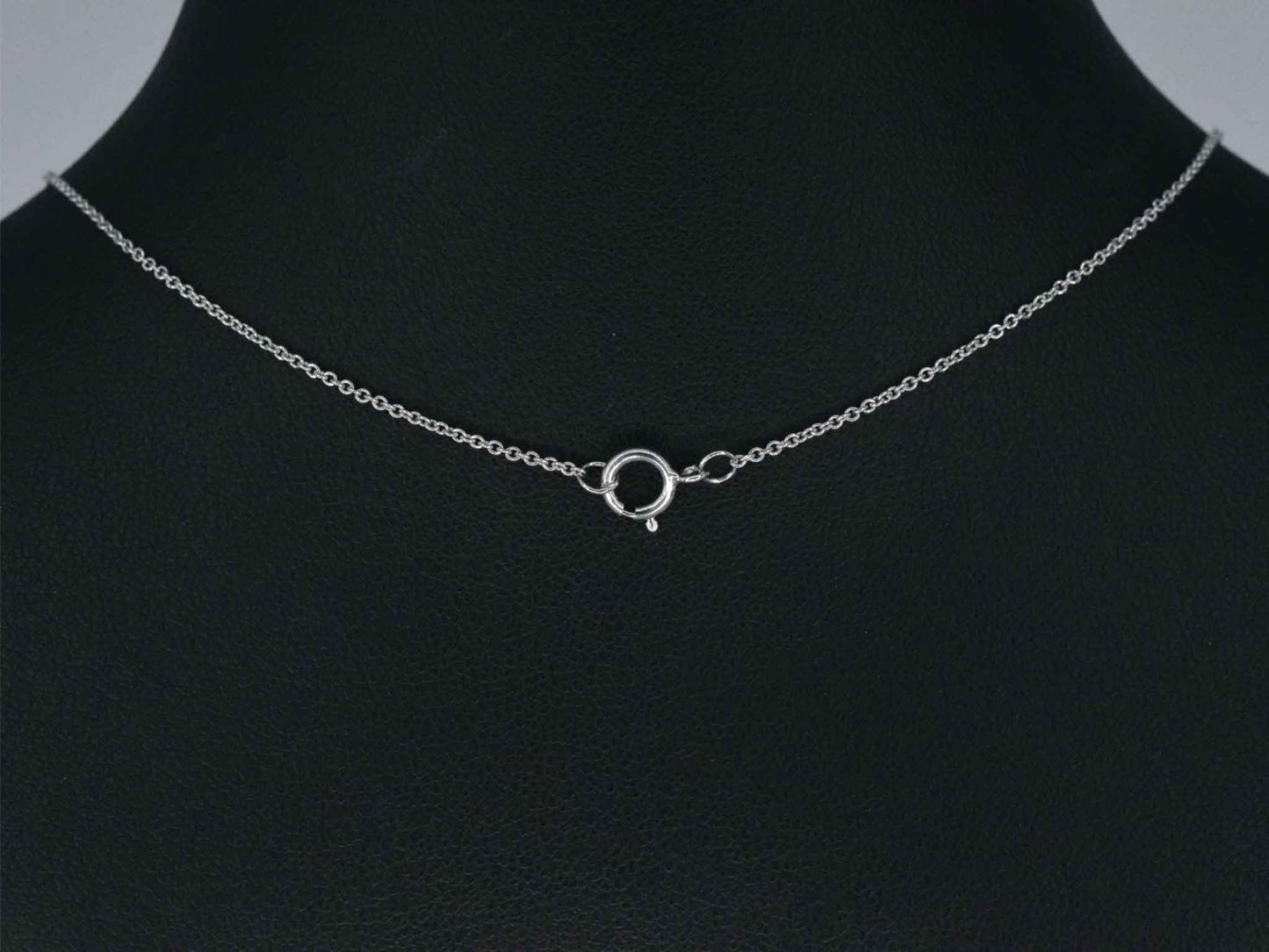 Witgouden ketting en hanger met diamant