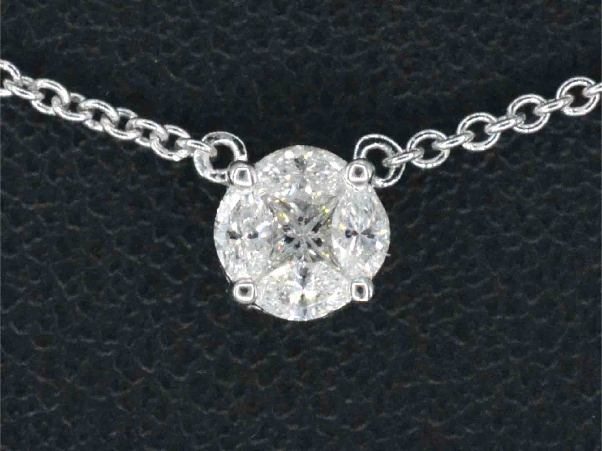 Witgouden ketting en hanger met diamant