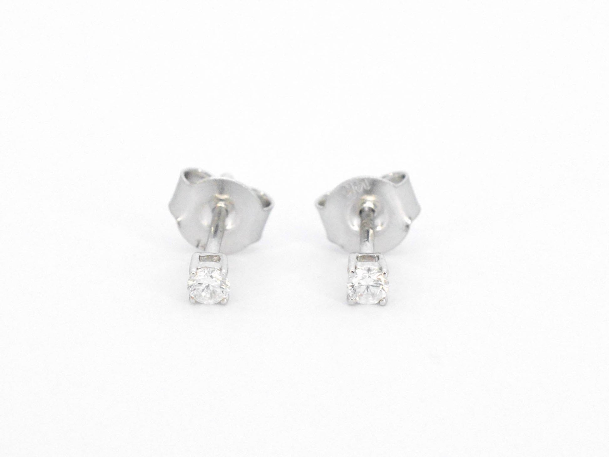 Witgouden oorbellen met diamant 2546-1