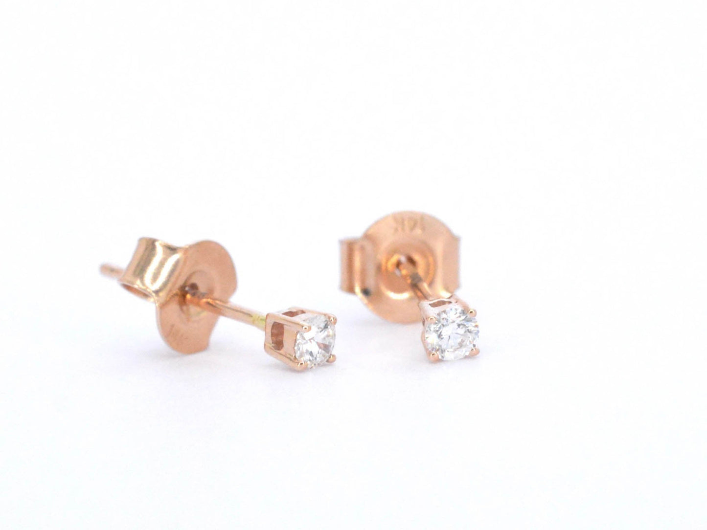 Rosegouden oorbellen met diamant