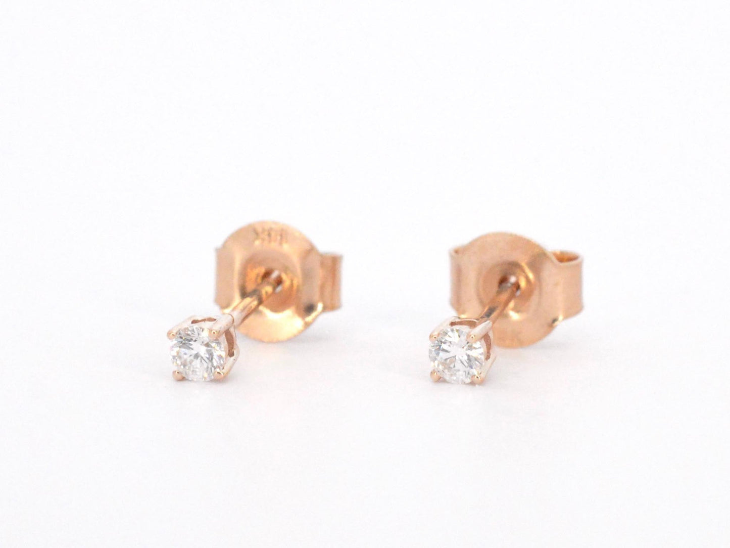 Rosegouden oorbellen met diamant