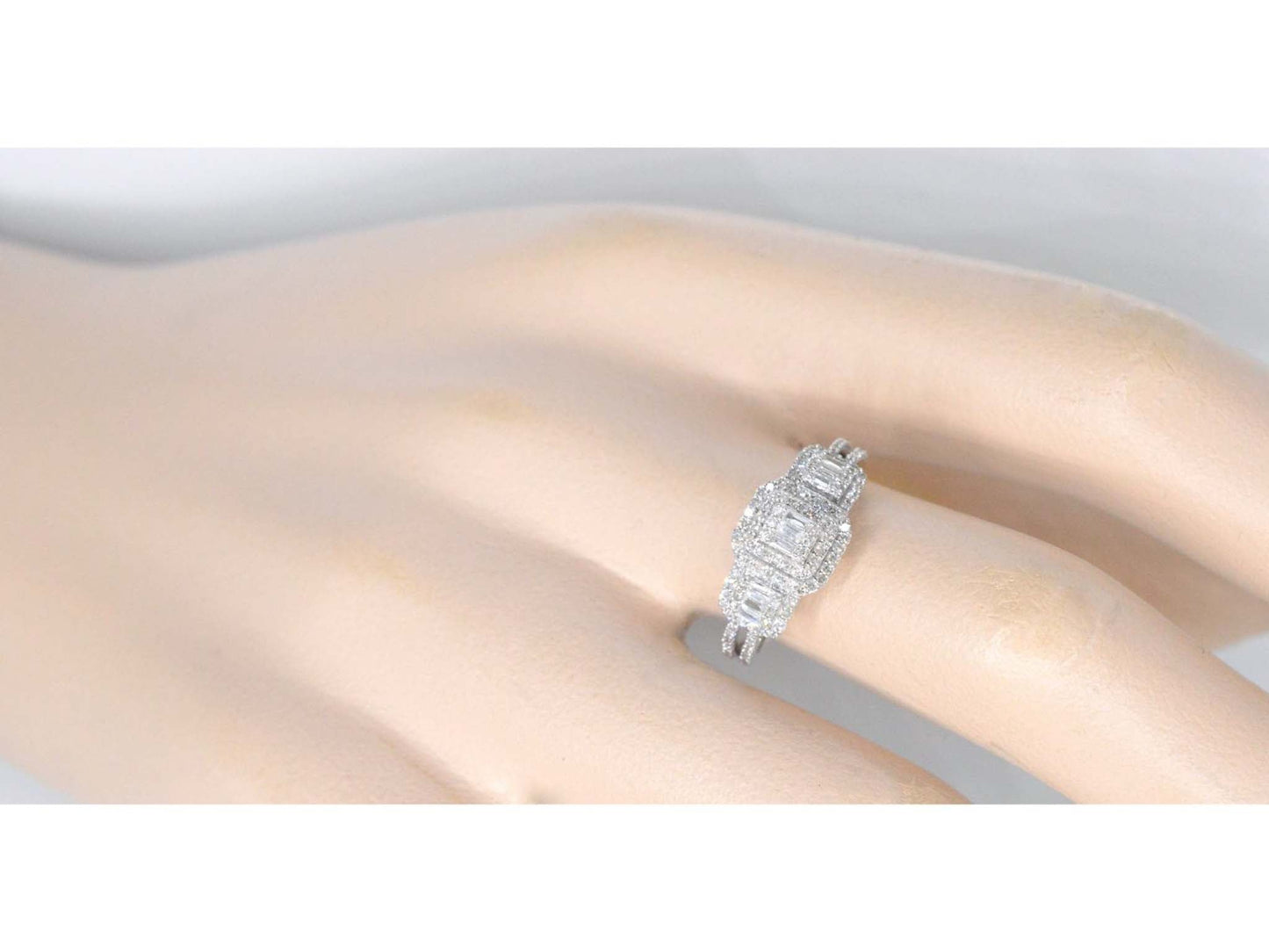 Witgouden trinity ring met diamanten