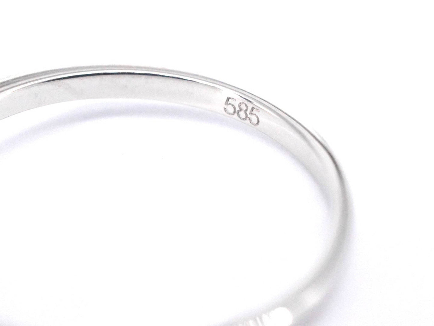 Witgouden ring met een briljant geslepen diamant in hartvorm