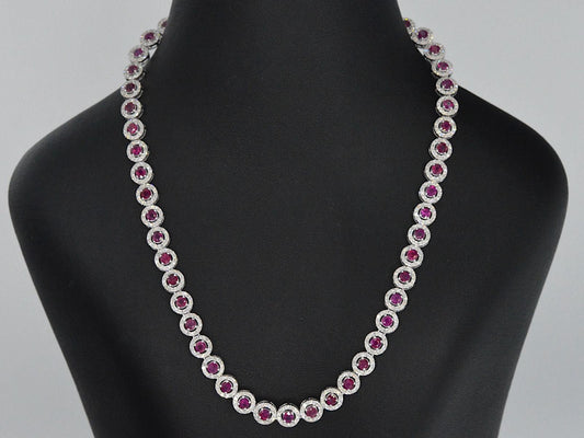 Witgouden collier volledig met witte diamanten en robijnen 15.00 carat