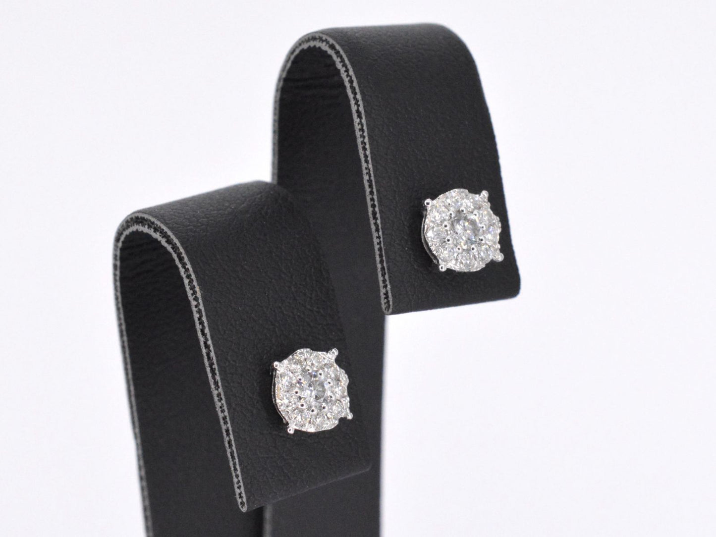 Witgouden oorbellen met briljant geslepen diamanten