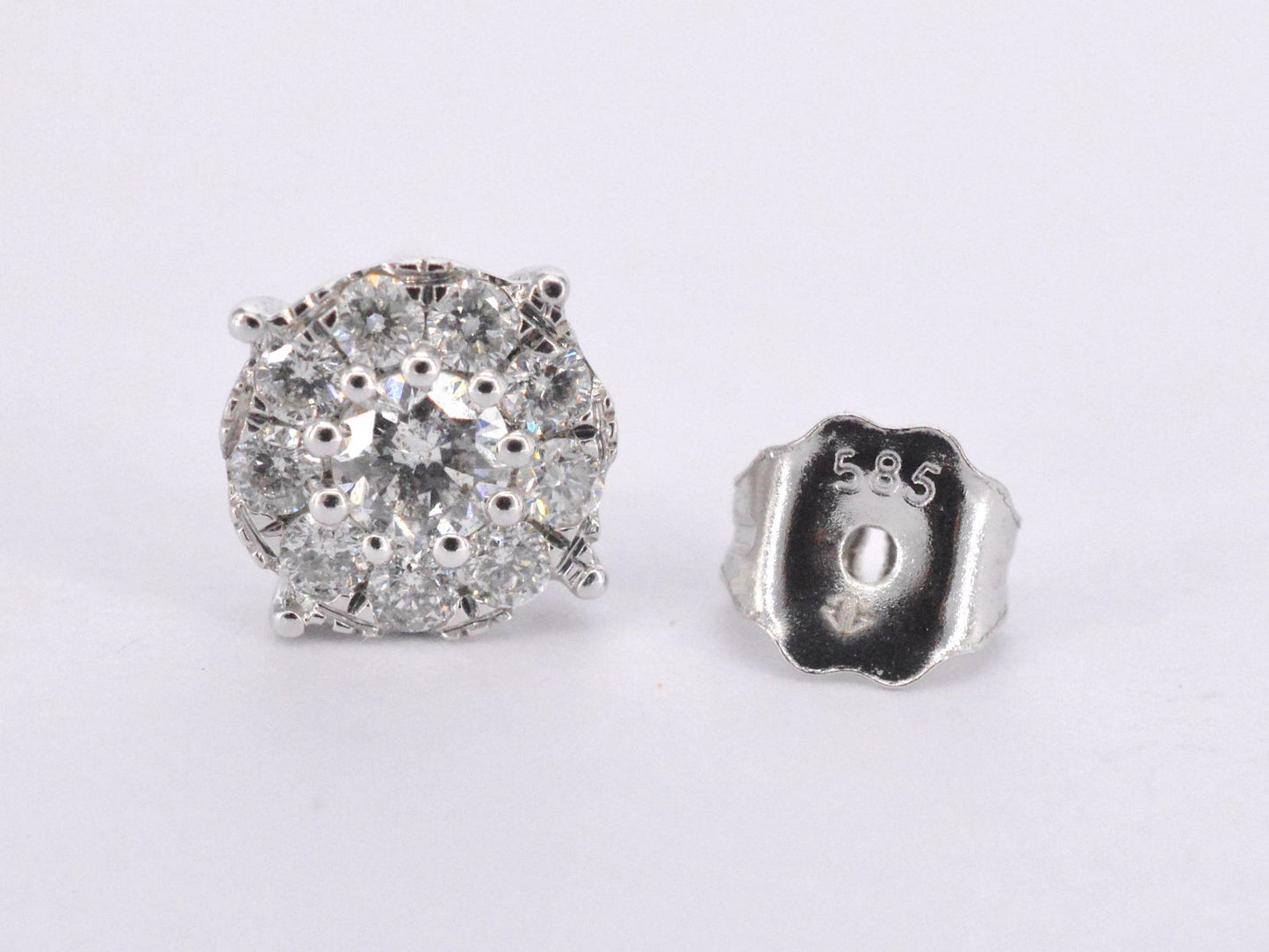 Witgouden oorbellen met briljant geslepen diamanten