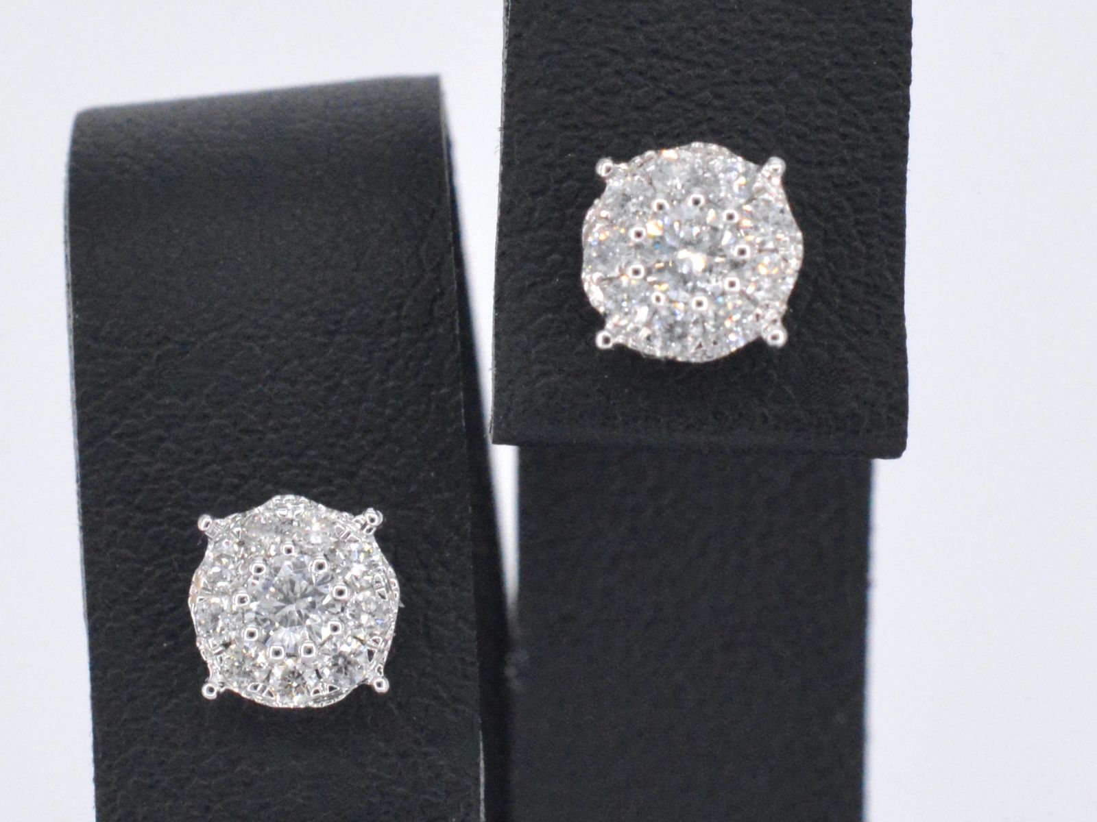 Witgouden oorbellen met briljant geslepen diamanten