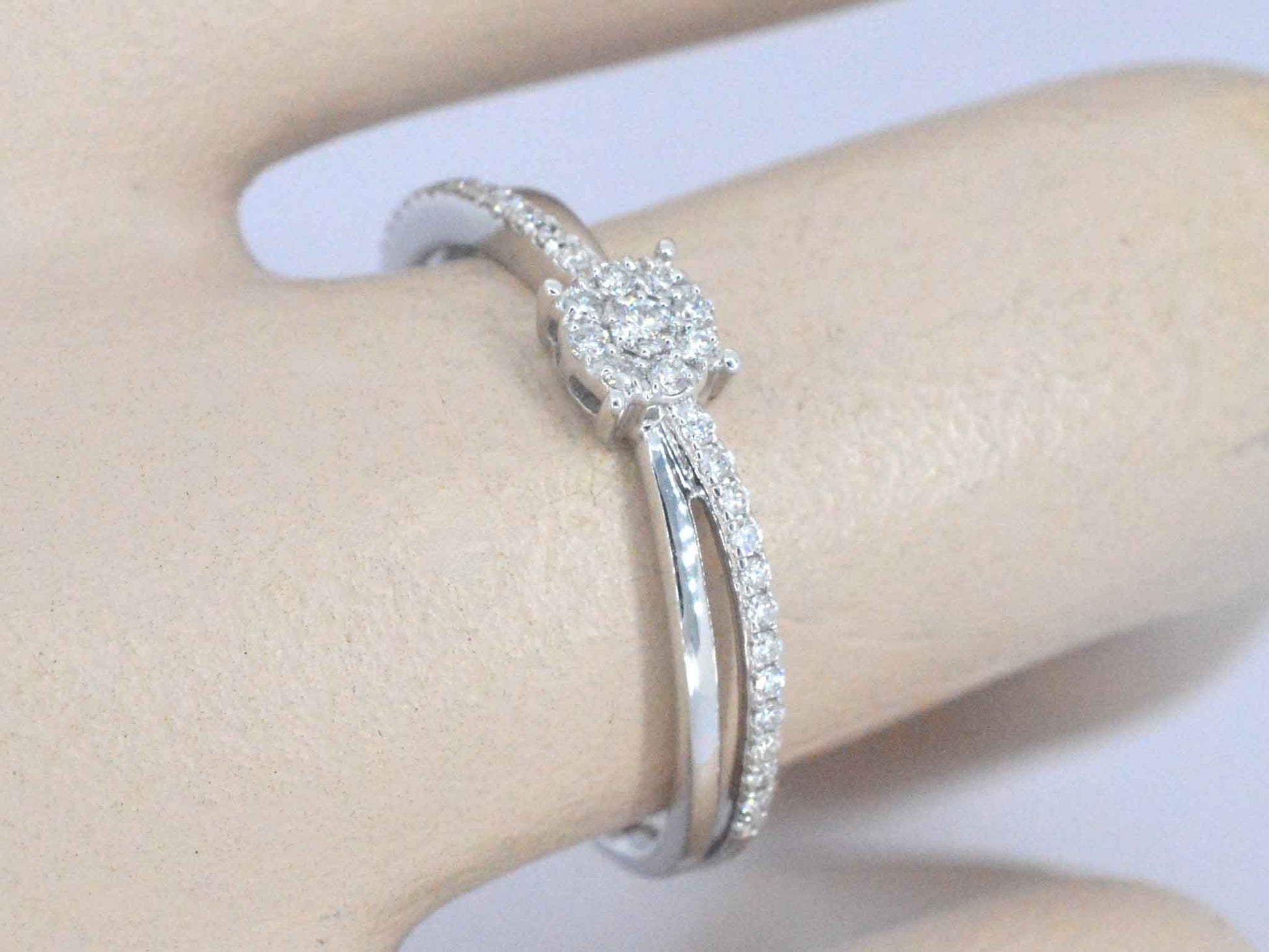 Witgouden ring met diamanten