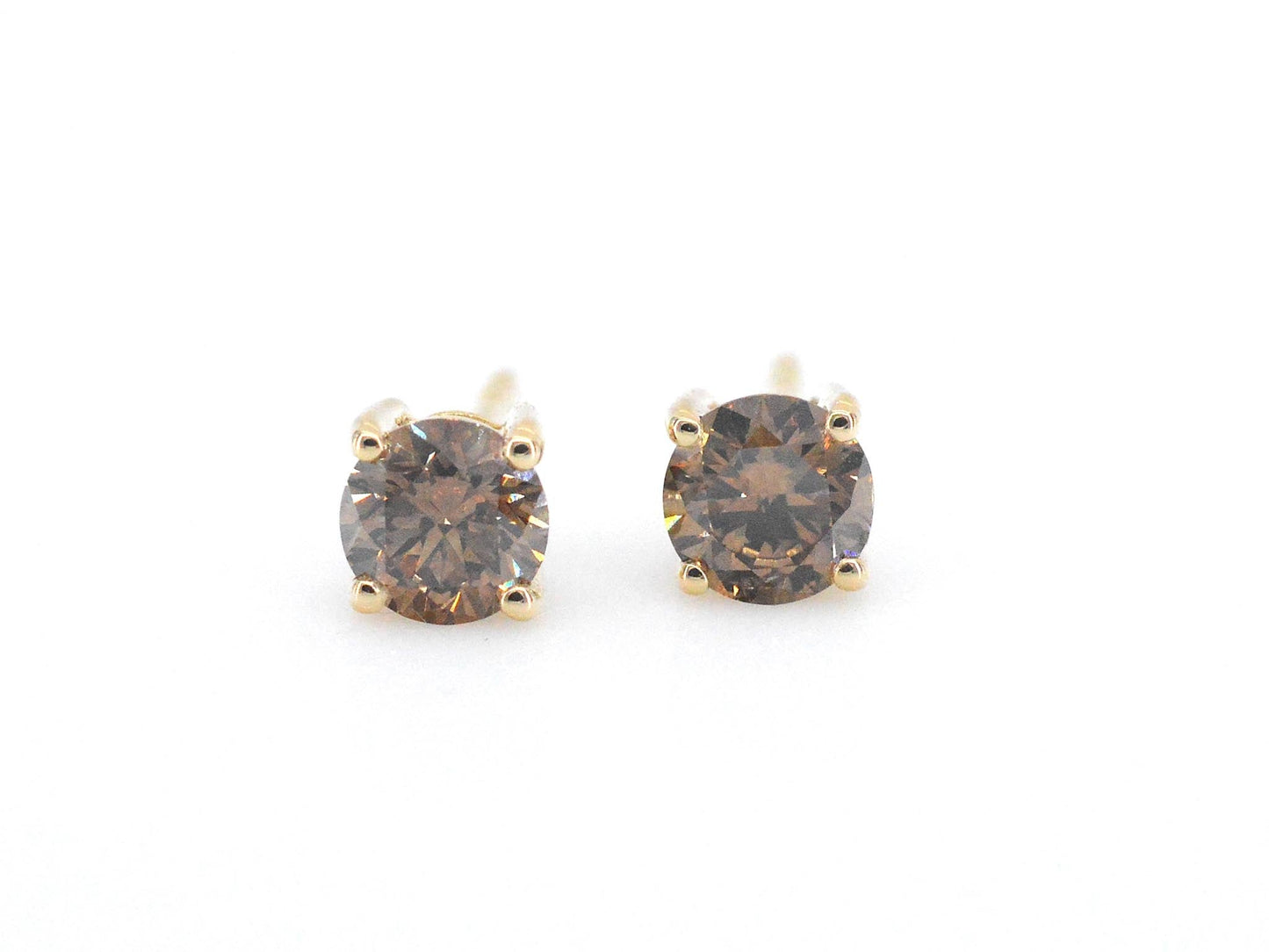 Gouden solitair oorbellen met cognac diamanten