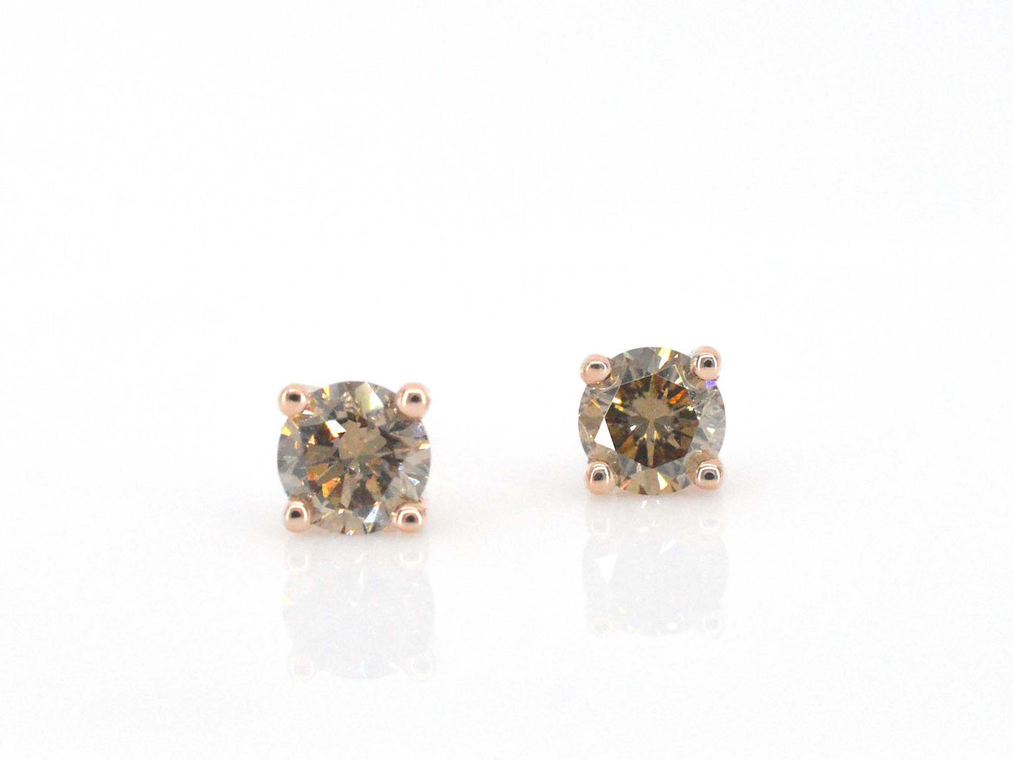 Rosegouden solitair oorbellen met cognac diamanten