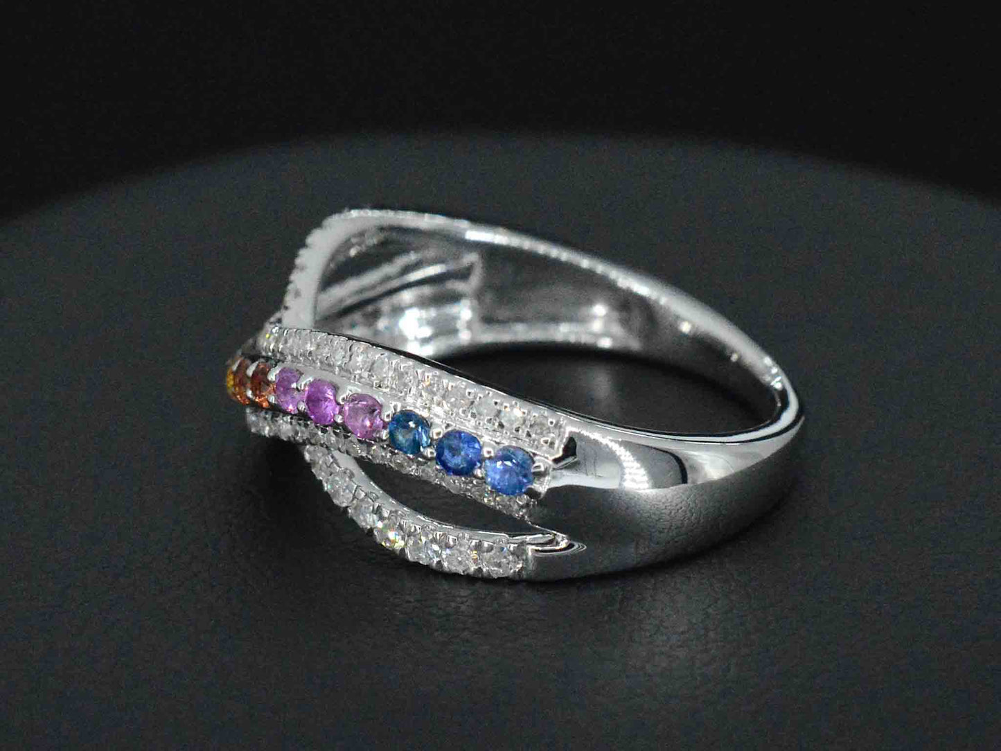 Witgouden ring met diamanten en multicolour saffieren