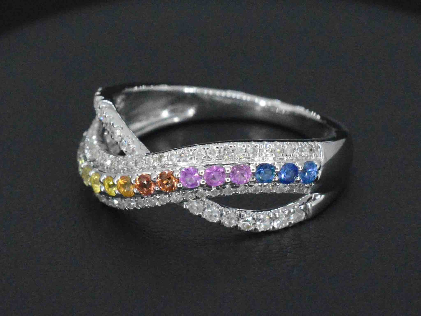 Witgouden ring met diamanten en multicolour saffieren