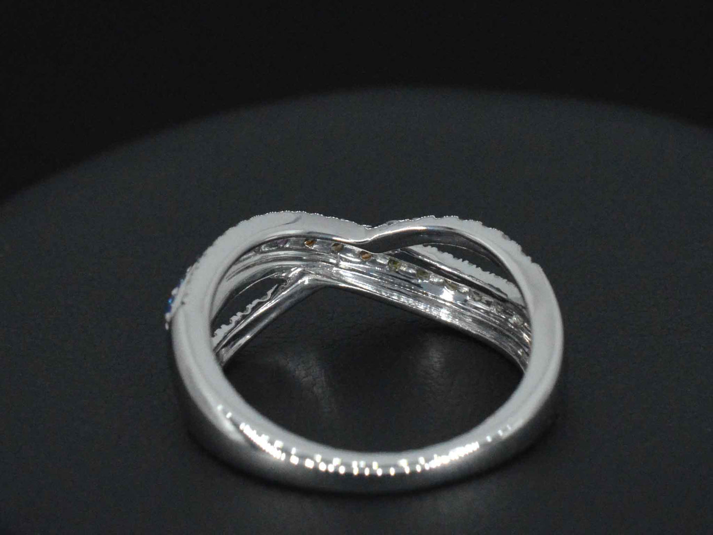Witgouden ring met diamanten en multicolour saffieren