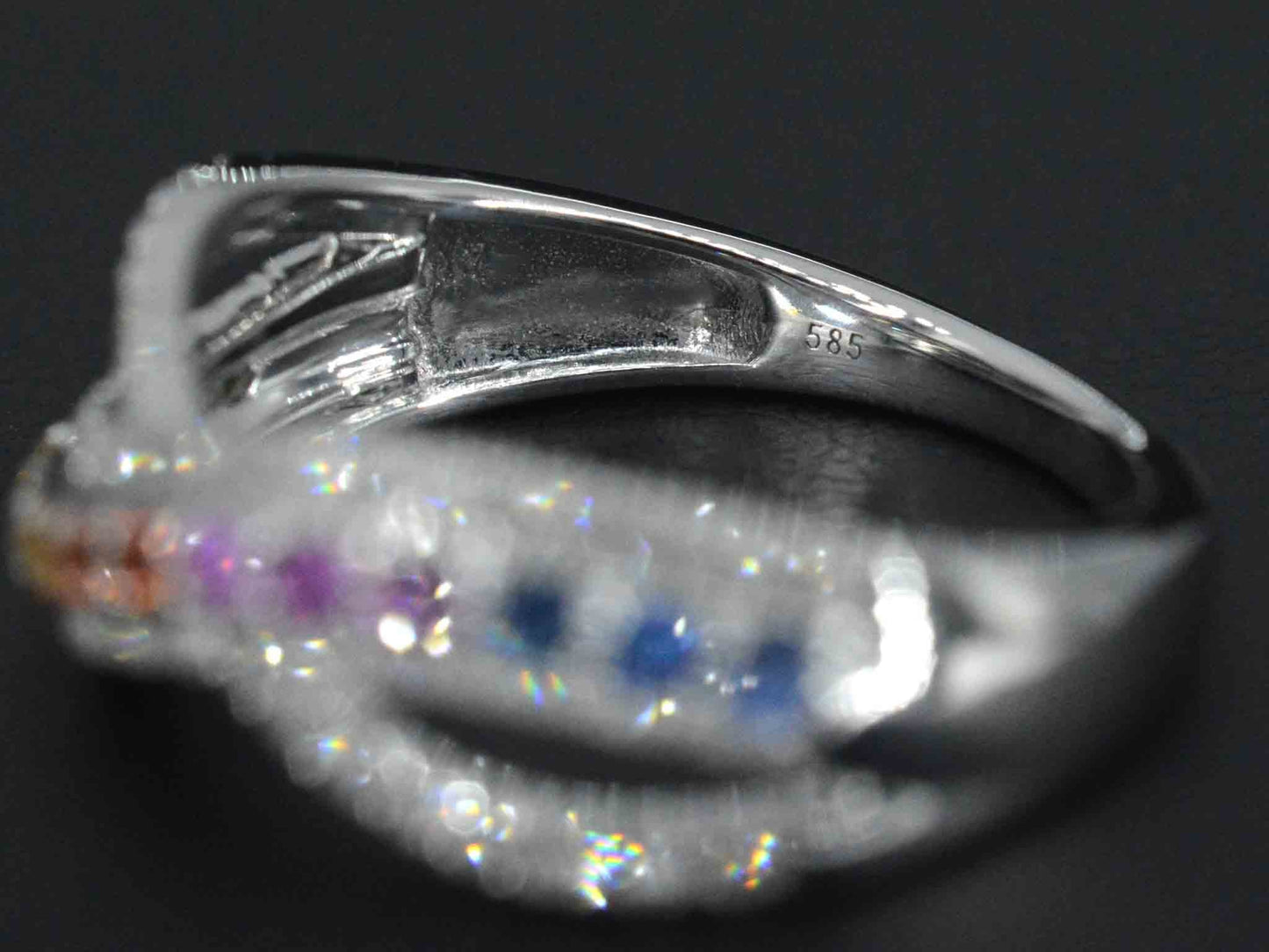 Witgouden ring met diamanten en multicolour saffieren