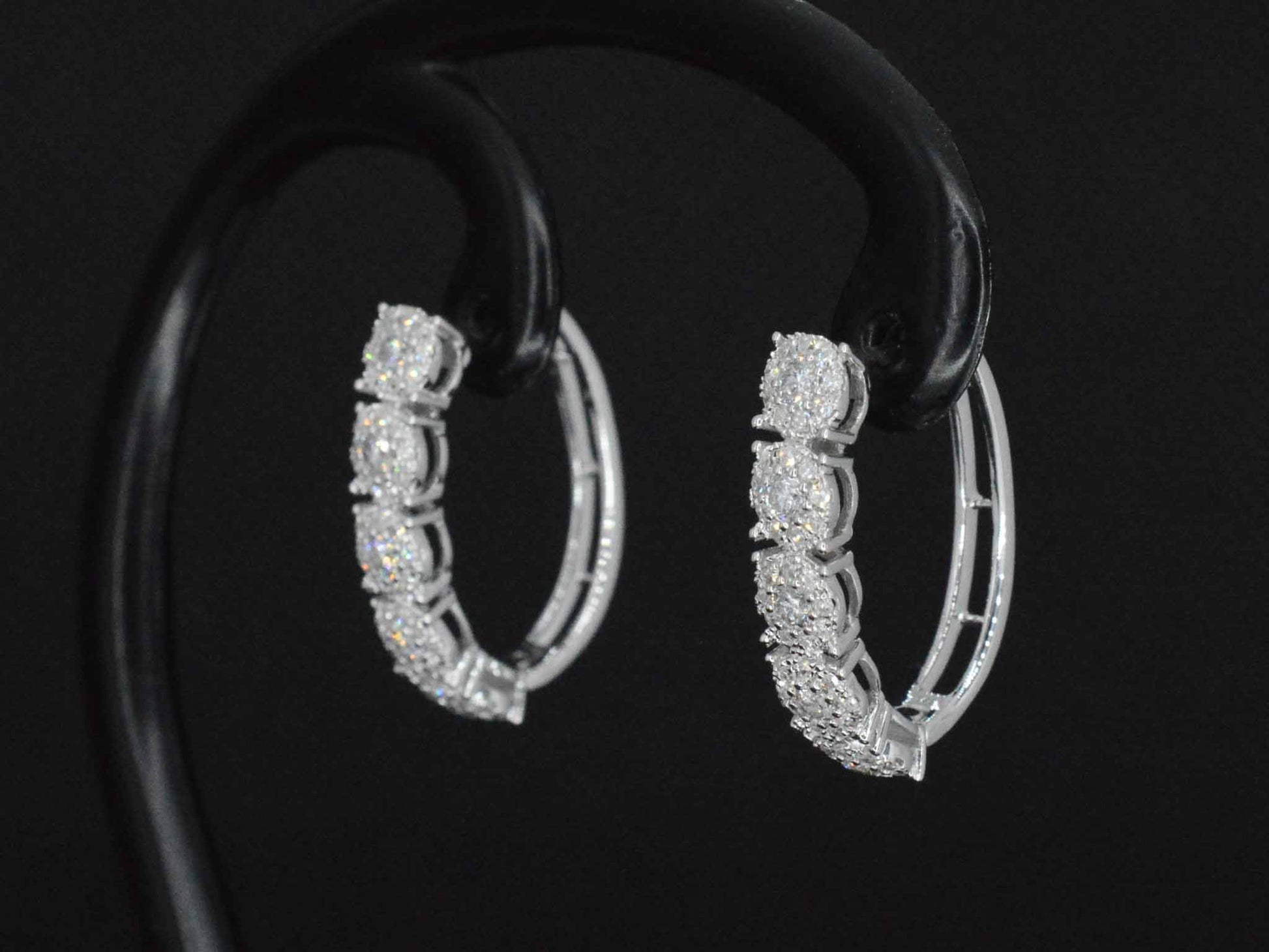Witgouden oorbellen met diamanten
