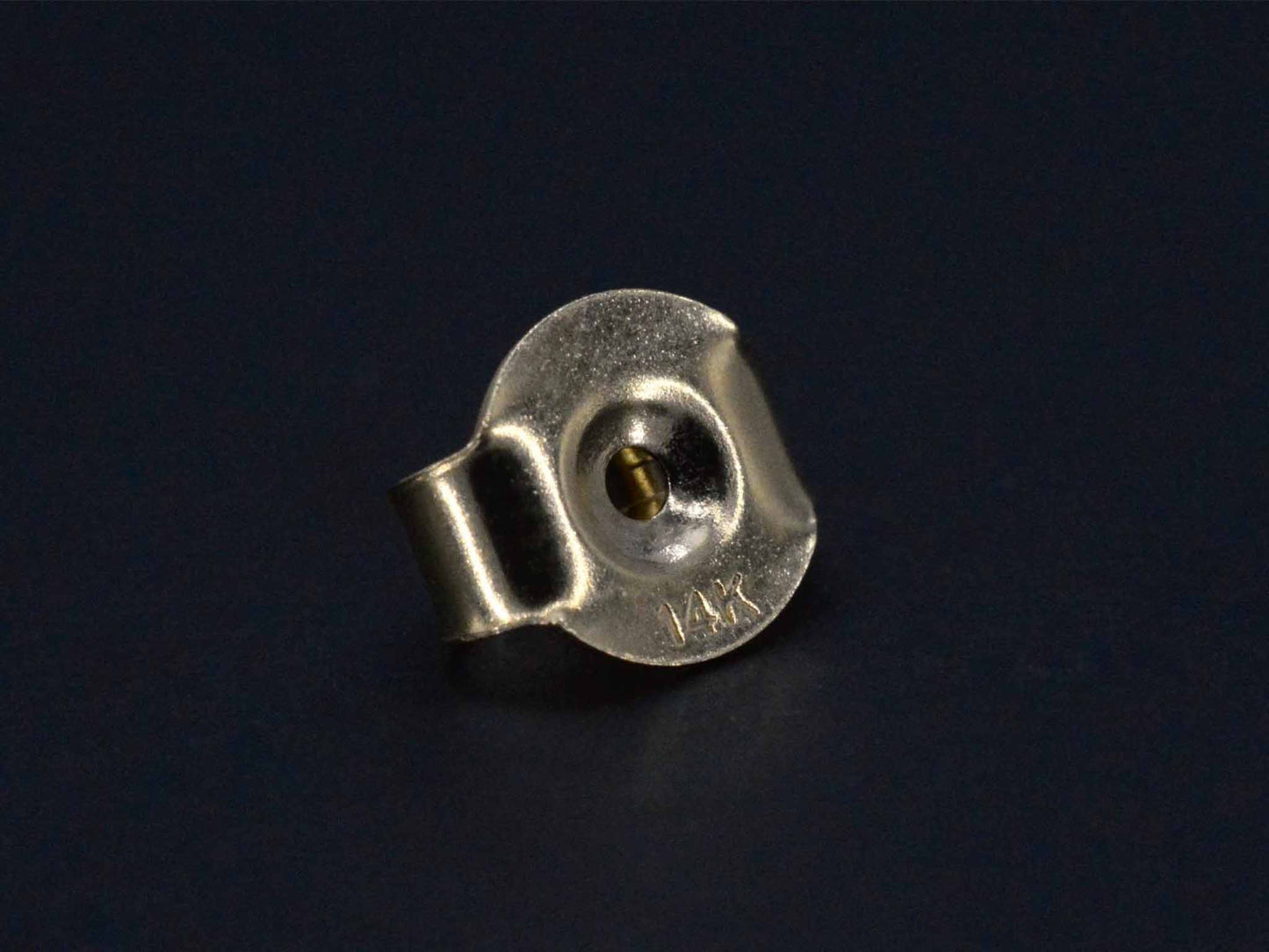 Gouden oorbellen met diamanten en saffier