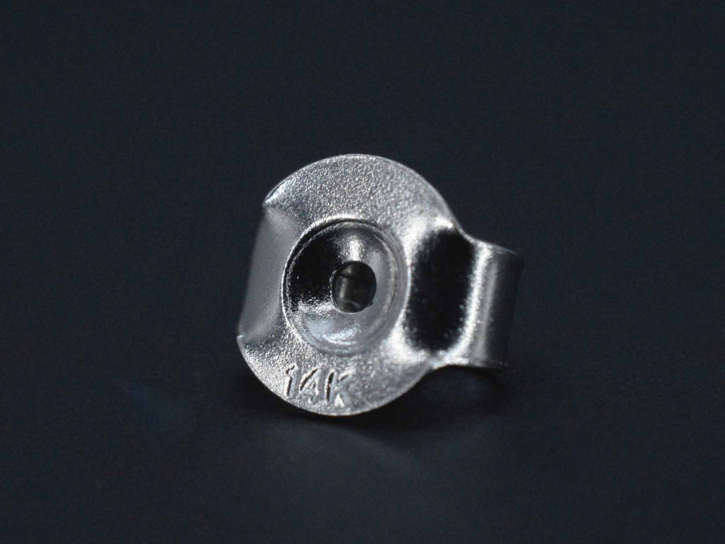 Witgouden oorbellen met diamanten en robijn 2660-5