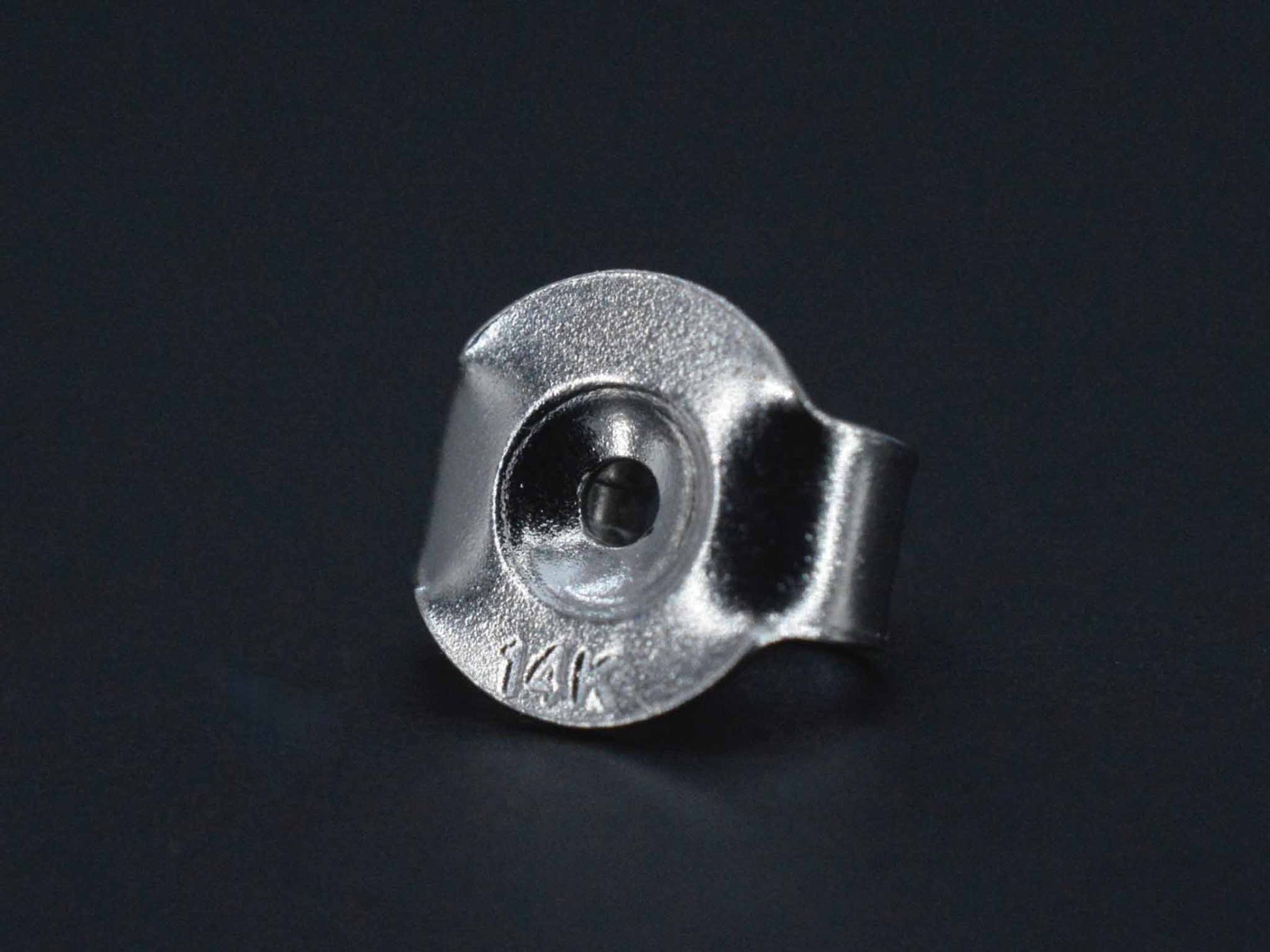 Witgouden oorbellen met diamanten en robijn 2660-5