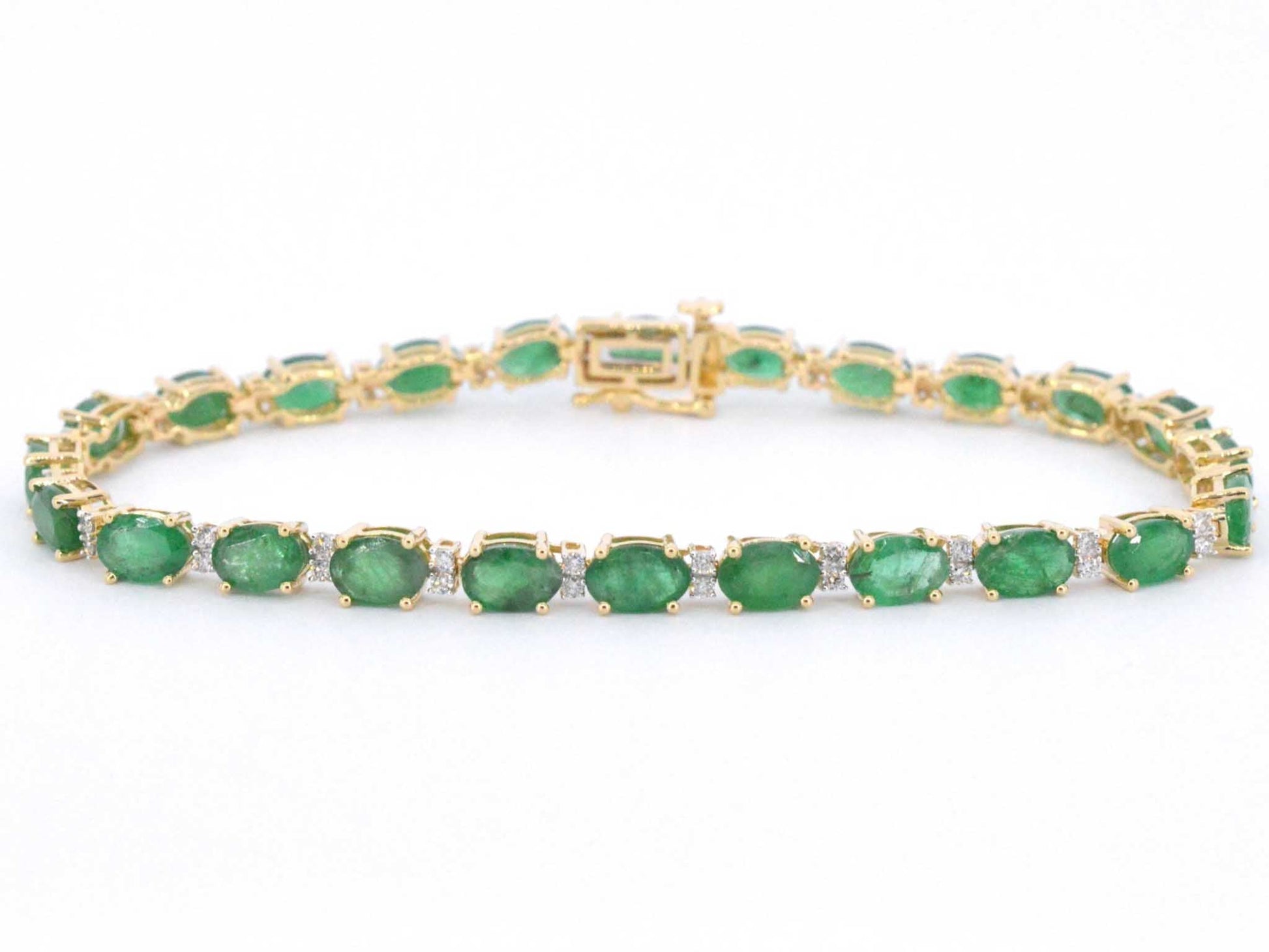 Geelgouden tennisarmband met diamanten en smaragden