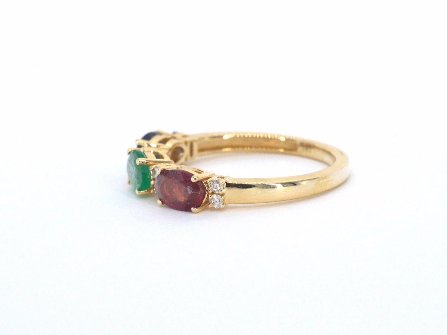 Gouden ring met diamanten en saffier, robijn, smaragd