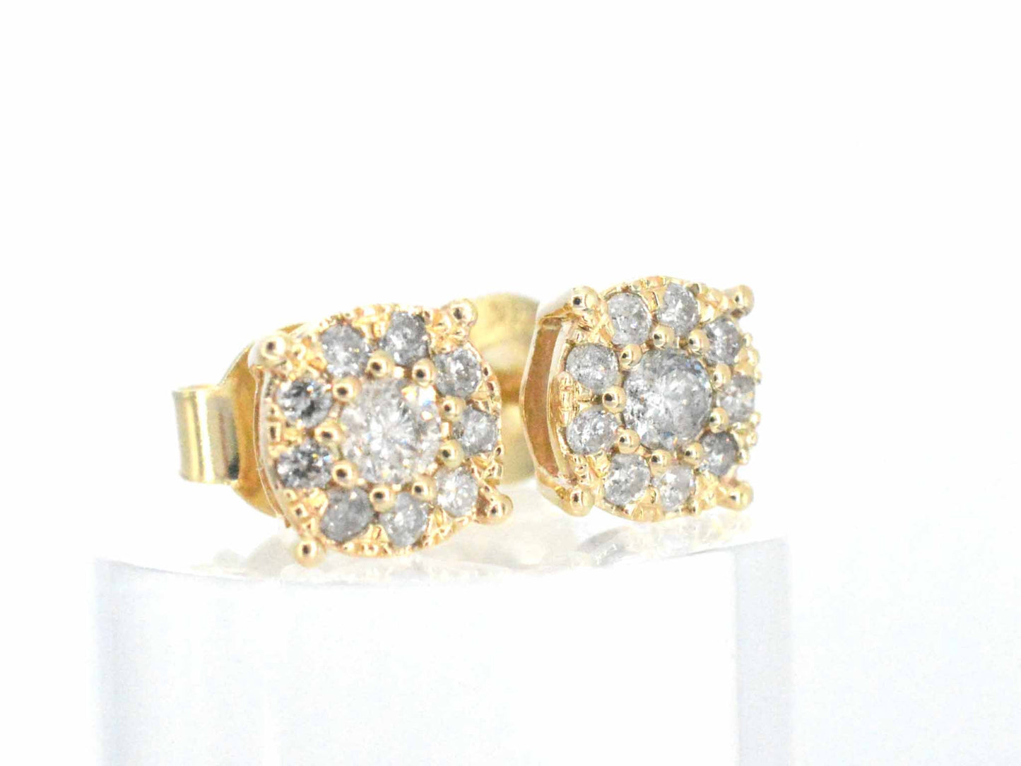 Gouden oorbellen met briljant geslepen diamanten