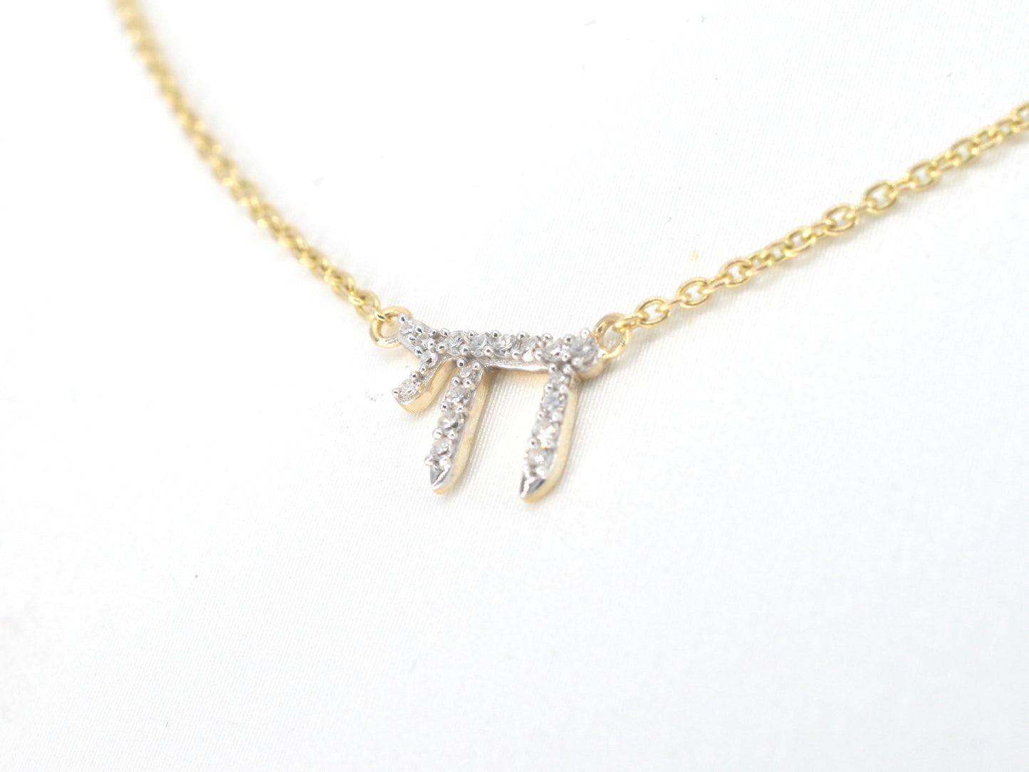 Gouden halsketting met diamanten 'chai'