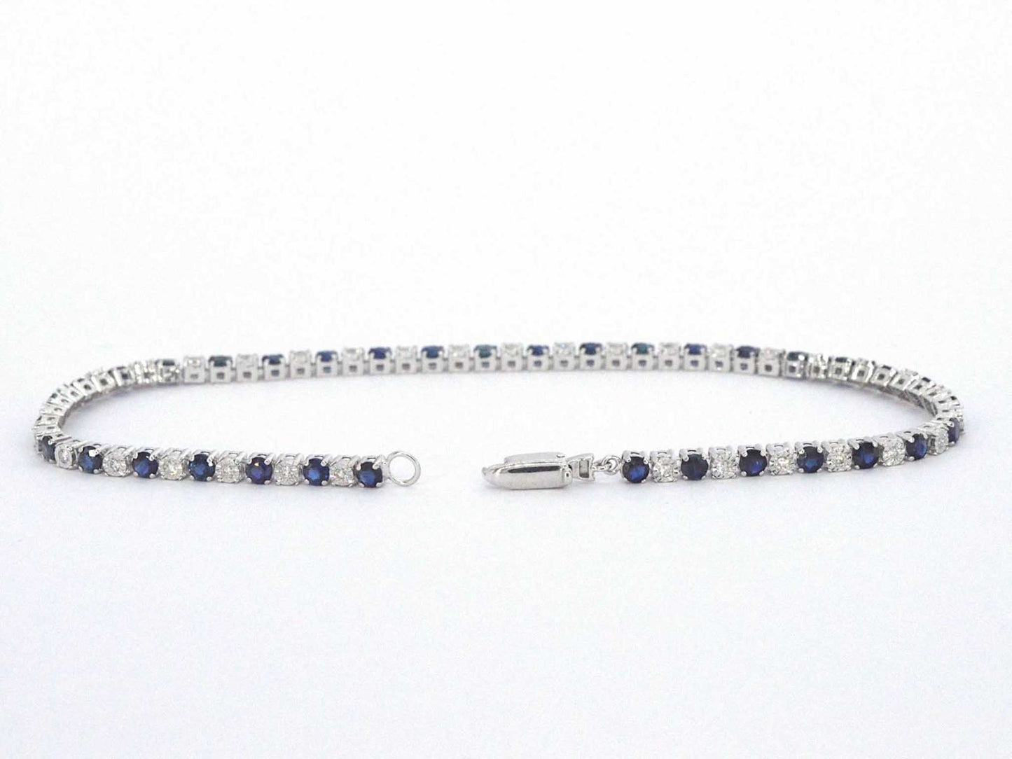Witgouden tennis armband met diamanten en saffieren