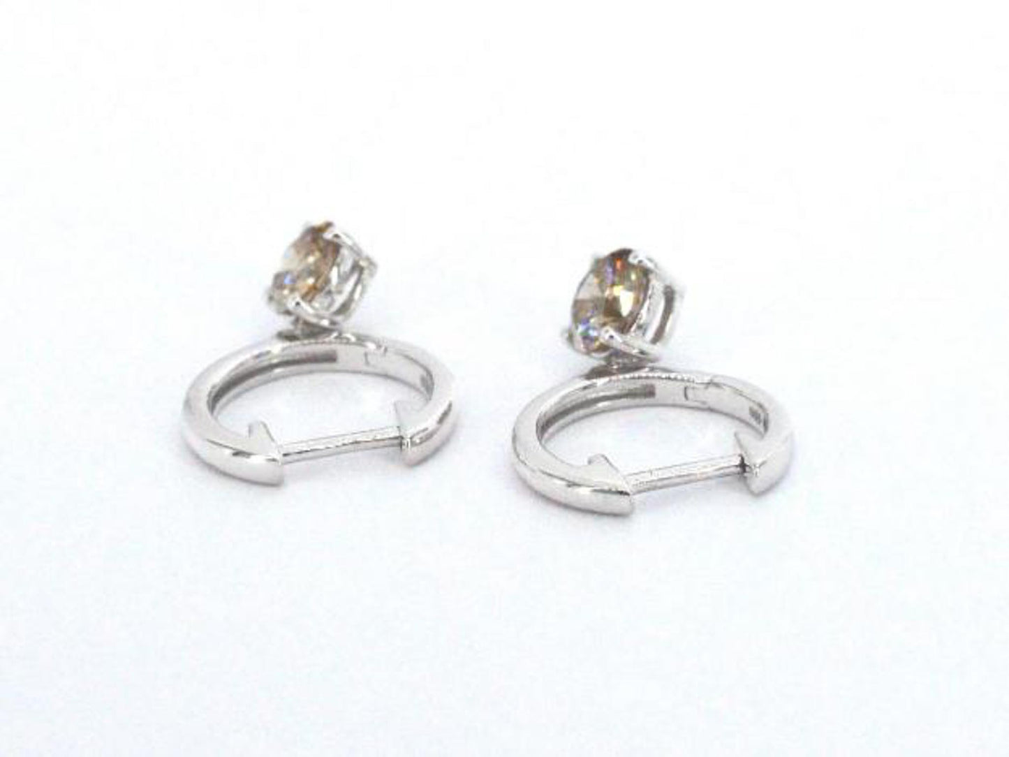 Witgouden oorbellen met natuurlijke diamanten