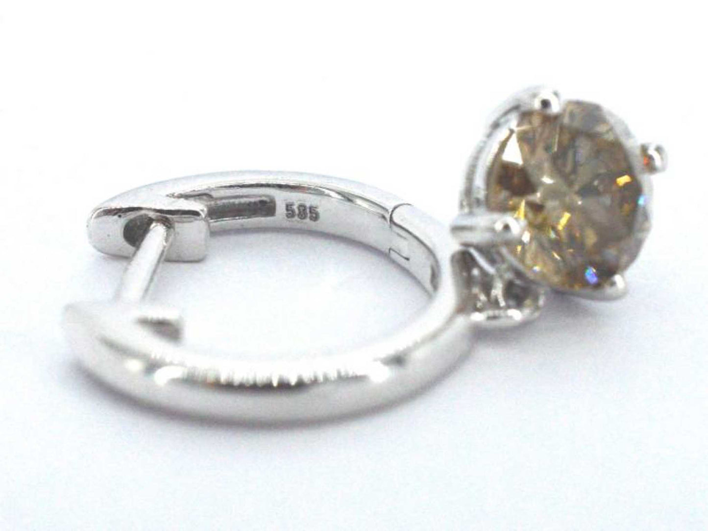 Witgouden oorbellen met natuurlijke diamanten