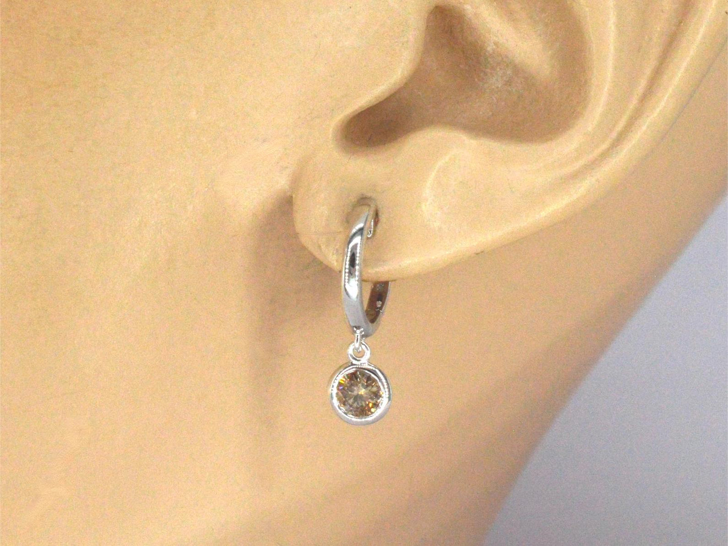 Witgouden oorbellen met natuurlijke diamanten