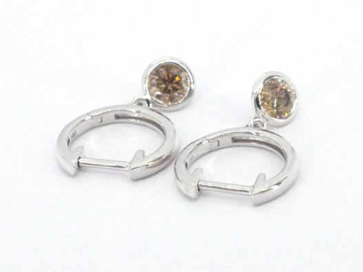 Witgouden oorbellen met natuurlijke diamanten 2721-5