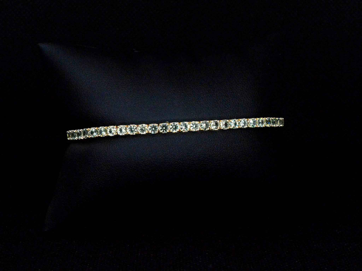 Gouden tennisarmband met 8.00 carat aan groene saffieren